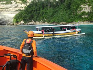 Masa Pencarian 2 Wisman Hanyut di Diamond Beach Nusa Penida Diperpanjang Masa Pencarian 2 Wisman Hanyut di Diamond Beach Nusa Penida Diperpanjang