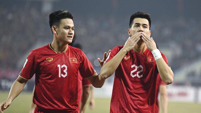 Vietnams Nguyen Then Linh, right, celebrates during match against Indonesias for the ASEAN Football Federation (AFF) Mitsubishi Electric Cup 2022 semi-final football match at My Dinh National Stadium in Hanoi, Vietnam, Monday, Jan. 9, 2023. (AP Photo/Nguyen Manh Quan)