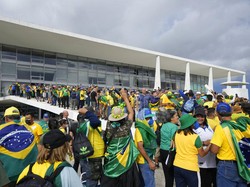 Duh! 1 dari 5 Warga Brasil Dukung Penyerbuan Pendukung Bolsonaro