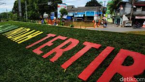 Wow, Ada Taman Hijau di Pinggir Rel Kereta Kebayoran