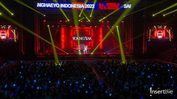 Penampilan Young Tak di Konser Saranghaeyo Indonesia 2022