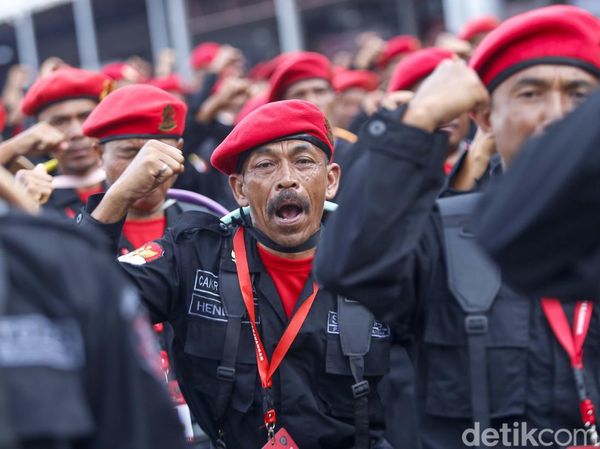 Aksi Semangat Satgas Cakra Buana di HUT PDIP ke-50