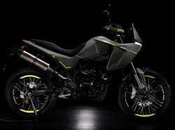 Versys-X 250 dan V-Strom 250 Punya Lawan Tangguh, Namanya Benelli BKX 250