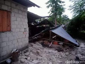 Potret Kerusakan Rumah di Tanimbar Imbas Gempa M 7,5 Maluku Potret Kerusakan Rumah di Tanimbar Imbas Gempa M 7,5 Maluku