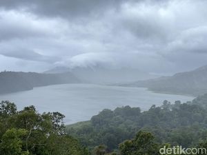 Menyepi di Danau Tamblingan, Tempat Ariel Tatum Susun Resolusi 2023