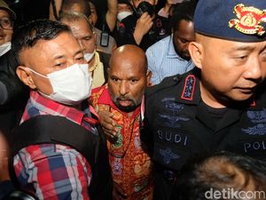 Pinta Pengacara Agar Lukas Enembe Boleh Berobat ke Singapura Usai Diciduk KPK