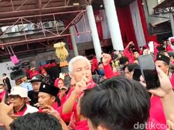 Teriakan Presiden Dibalas Jari Telunjuk di Bibir Ganjar