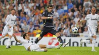 Saat itu Bale masih berposisi sebagai wing back kiri sebelum dibeli Tottenham Hotspur pada 2007. Di klub London Utara itu, Bale mulai menonjolkan diri sebagai salah satu talenta terbaik Eropa. Perubahan posisi menjadi winger kiri atau striker pada 2010 membuat kariernya melejit. Dia bikin 11 gol di musim 2010/2011 lalu meningkat menjadi 12 gol, dan terakhir 26 gol di musim 2012/2013, termasuk 21 gol di liga. AP/Andres Kudacki