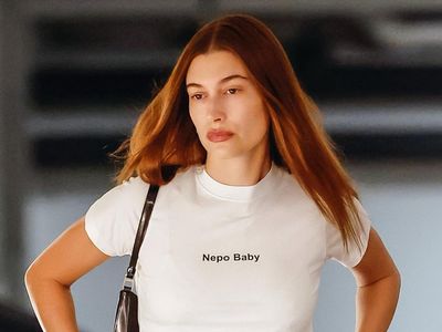 7 Gaya Pembalasan Hailey Bieber Setelah Masuk Daftar Viral Nepo Baby