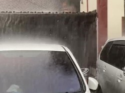 Hujan Es Terjadi di Depok Sore Ini
