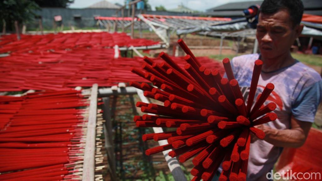Permintaan Hio Dupa Meningkat Jelang Imlek, Begini Produksinya Permintaan Hio Dupa Meningkat Jelang Imlek, Begini Produksinya