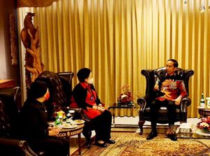 Momen Jokowi Duduk Bareng Megawati hingga Puan Sebelum Pembukaan HUT PDIP
