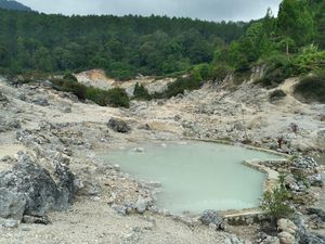 Karaha Bodas, Kawah Putih Eksotis di Tasikmalaya