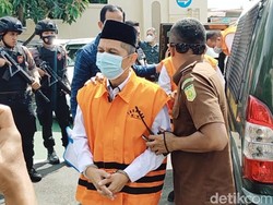 Karomani Cs Jalani Sidang Dakwaan Kasus Suap PMB Unila