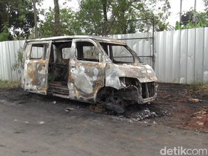 Mobil Es Krim Tiba-tiba Meledak di Subang