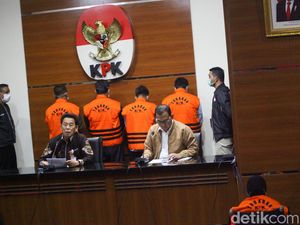 KPK Tahan 10 Tersangka Kasus Suap Ketok Palu RAPBD Jambi