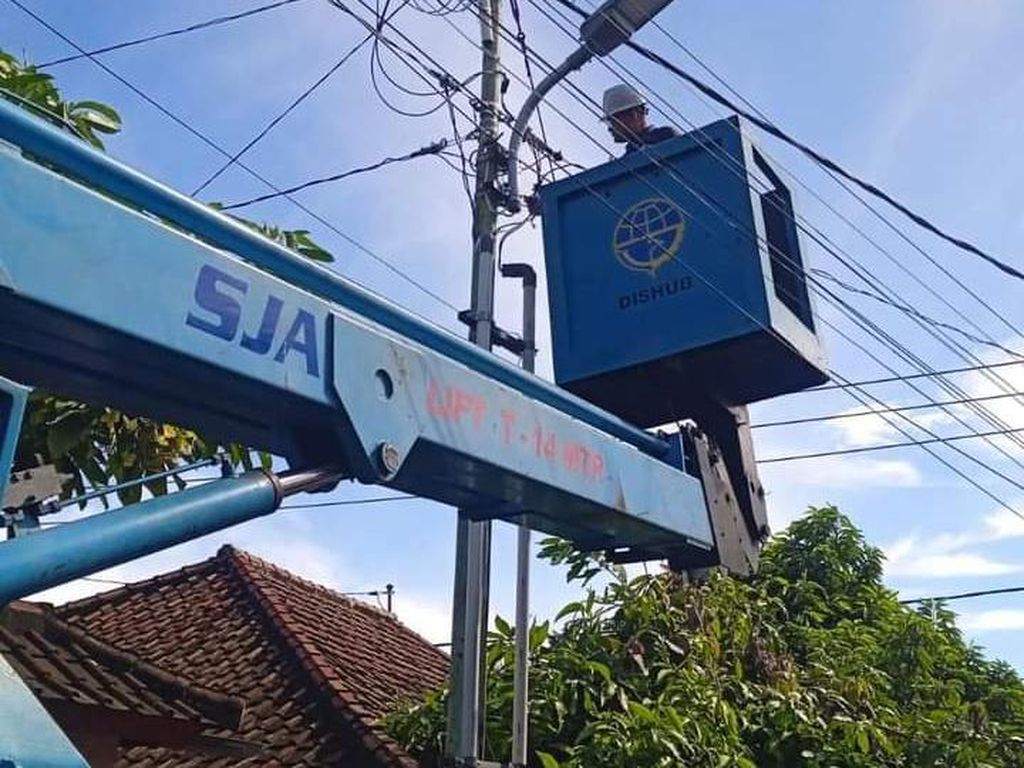 1.104 PJU di Buleleng Rusak, Dishub Perbaiki Tahun Ini 1.104 PJU di Buleleng Rusak, Dishub Perbaiki Tahun Ini