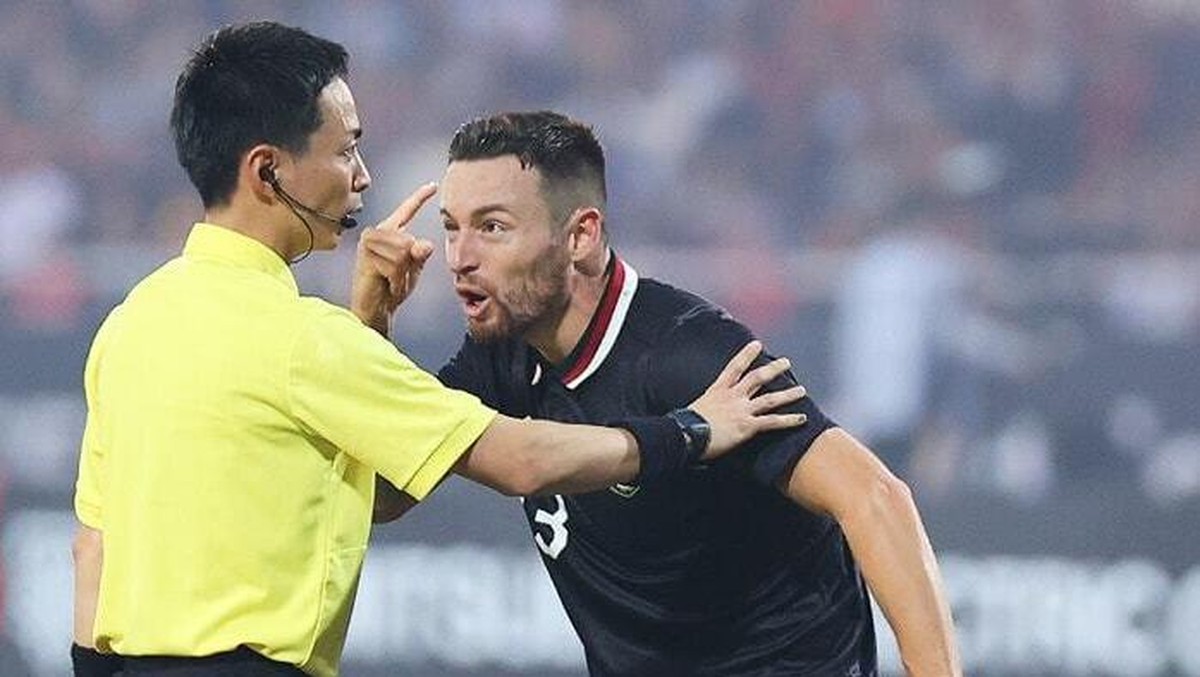Aksi Marc Klok di laga Vietnam vs Indonesia di Piala AFF 2022. (Foto: Dok. PSSI)