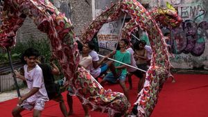 Melihat Sesi Latihan Tari Naga Jelang Tahun Baru Imlek di Bogor