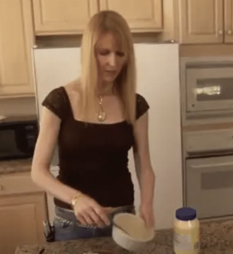 Miris! Jutawan Ini Pilih Makan Makanan Kucing untuk Berhemat