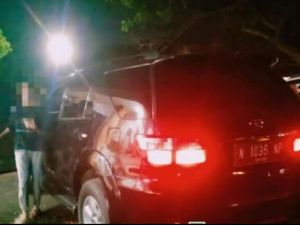 Sejoli Berpacaran di Mobil Pelat Merah Digerebek Satpol PP Kota Probolinggo Sejoli Berpacaran di Mobil Pelat Merah Digerebek Satpol PP Kota Probolinggo