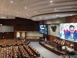 Rapat Paripurna Pembukaan Masa Sidang, 129 Anggota DPR Izin