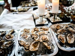 Duh! Pengantin Ini Sengaja Sajikan Seafood untuk Temannya yang Alergi