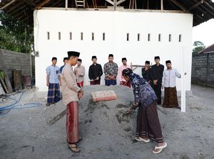Relawan Pendukung Ganjar Beri Bantuan Perbaikan Ponpes di Tulungagung