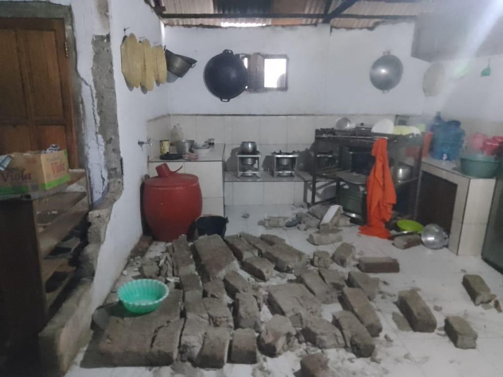 Rumah hingga Sekolah di Tanimbar Selatan Rusak Akibat Gempa M 7,5 Maluku