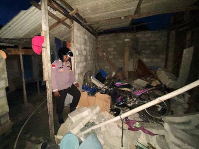 Penampakan Rumah Rusak Akibat Gempa M 7,5 di Maluku