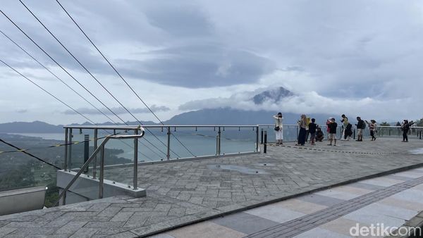 Bangunan Baru di Kaldera Gunung Batur, Teras Pandang ke Danau