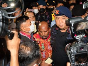 Dokter Pribadi Susul Lukas Enembe yang Ditangkap KPK ke Jakarta Dokter Pribadi Susul Lukas Enembe yang Ditangkap KPK ke Jakarta