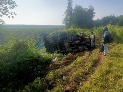 Truk Sawit Kontra Avanza di Jambi, 2 Korban Terjepit