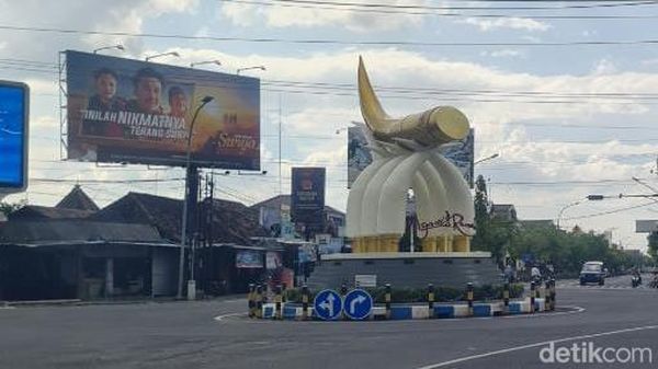 Tugu Kartonyono Medot Janji di Ngawi