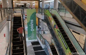 10 Penampakan Mal di Jakarta yang Sepi Bak Kuburan 10 Penampakan Mal di Jakarta yang Sepi Bak Kuburan