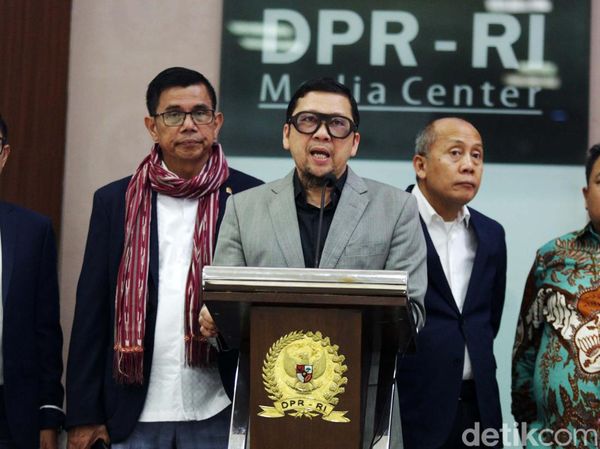 8 Parpol DPR Tolak Pemilu Coblos Partai