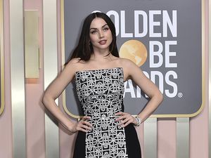 Ana de Armas yang Lepas dari Marilyn Monroe di Golden Globe 2023 Ana de Armas yang Lepas dari Marilyn Monroe di Golden Globe 2023