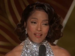 Cetak Sejarah! Angela Bassett Queen Wakanda Menang Golden Globe 2023
