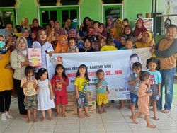 Tekan Stunting, Legislator Gerindra Bagi-bagi Sembako di Banyumas