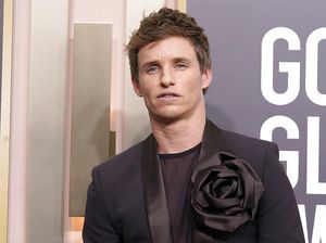Eddie Redmayne Terobsesi Julia Roberts, Buka-bukaan di Golden Globe 2023 Eddie Redmayne Terobsesi Julia Roberts, Buka-bukaan di Golden Globe 2023