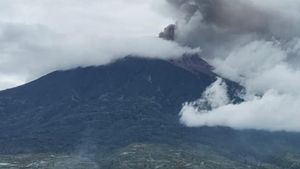 Penampakan Gunung Kerinci yang Terus Semburkan Abu Vulkanik