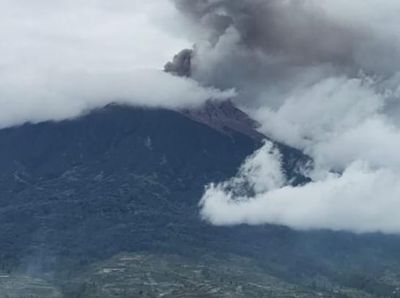 Penampakan Gunung Kerinci yang Terus Semburkan Abu Vulkanik