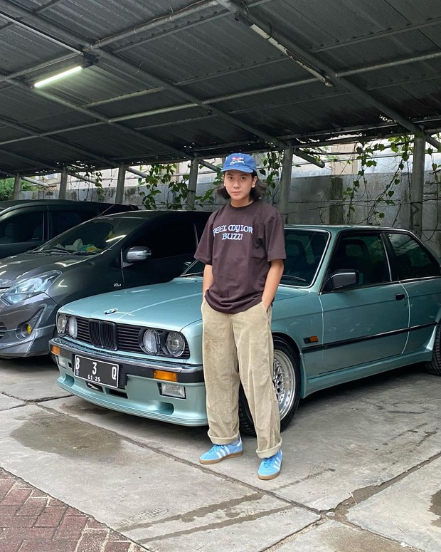 Gaya fashion cowok capricorn ala Iqbaal Ramadhan. Foto: Instagram.com/iqbaal.e