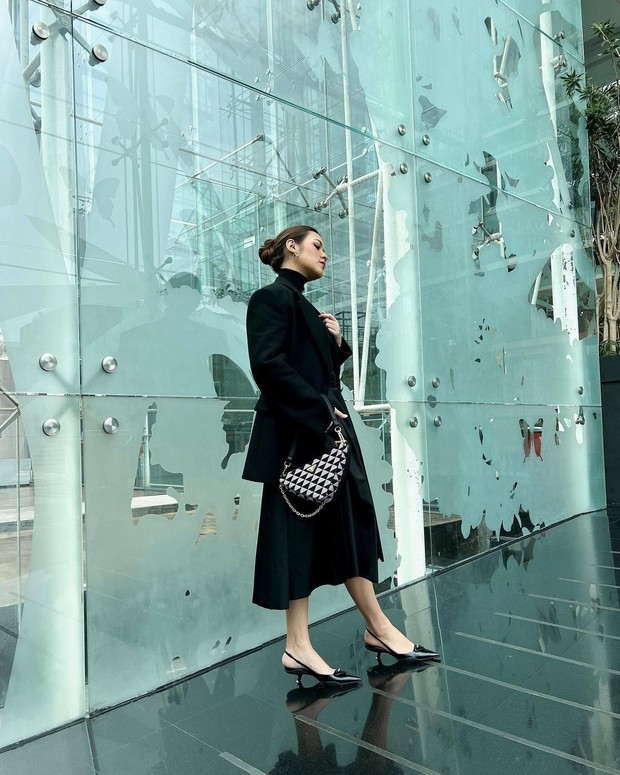Gaya Raisa dengan brand Prada. Foto: Instagram.com/raisa6690
