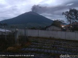 Gunung Kerinci Meletus, Lontaran Abu 900 Meter Gunung Kerinci Meletus, Lontaran Abu 900 Meter