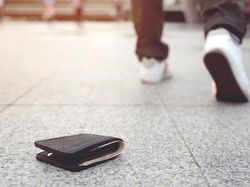 Tas Penumpang Bus Rosalia Indah Dibobol, iPad Diganti Keramik!