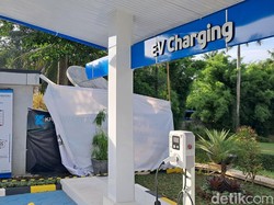 Mudik Pakai Mobil Listrik Makin Tenang, Ratusan SPKLU Disiagakan