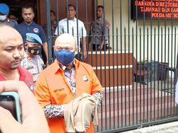 Dikawal Propam, Irjen Teddy Berbaju Tahanan Dibawa ke Kejari Jakbar