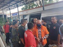 Irjen Teddy Minahasa Tiba di Kejari Jakbar, Hotman Paris Dampingi