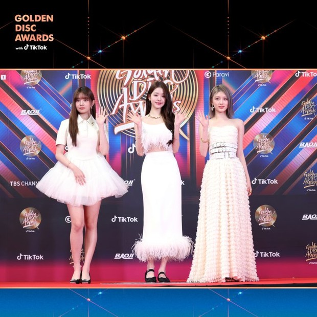 Gaya Pakaian Terbaik Idol K-Pop di Red Carpet Golden Disc Awards 2023